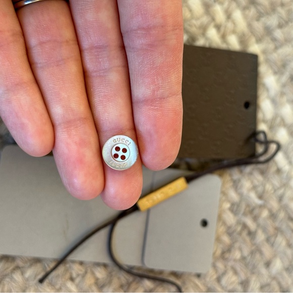 Gucci replacement button - Picture 2 of 3